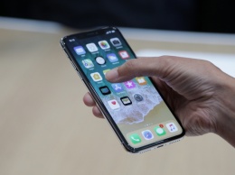 Apple не станет навязывать потребителям покупку iPhone X