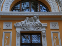 Гостиничный номер одесского Пассажа превратили в картинную галерею