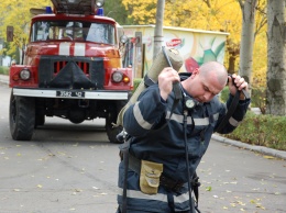 Николаевские спасатели с условным пожаром областной больницы справились на оценку «хорошо»