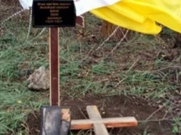 Под Мариуполем заменили памятный знак погибших бойцам (ФОТО)