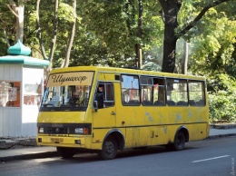 Суд запретил мэрии передавать частной компании автобусный маршрут №9, на который претендует "Одесгорэлектротранс"