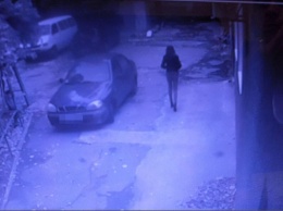 Пьяная леди за рулем Daewoo въехала в стену здания (фото)