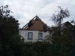 Спасатели Донетчины продолжают восстанавливать разрушенное жилье в Авдеевке