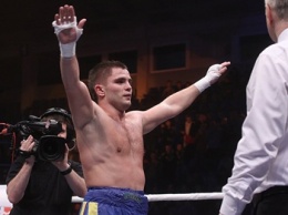 Известный украинский боксер нокаутировал непобедимого американца в первом бою на профи-ринге: опубликовано видео