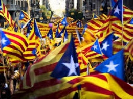 Прокуратура Испании обвинила Каталонию в подкупе Ассанжа и Йоко Оно для публичной поддержки независимости