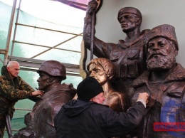 В оккупированном Луганске заявили о восстановлении взорванного памятника "защитникам республики" (фото)