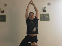 Yoga-time: Юрий Горбунов восхитил гибкостью