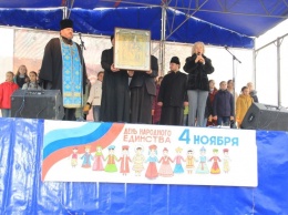 Пирог, канат и иконы: как в Алчевске праздновали «День народного единства»