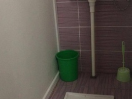 Мариупольские власти показали, как ремонтируют туалеты (ФОТО, ВИДЕО)