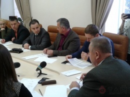 Николаевские депутаты защищали деревья у ДК «Молодежный»