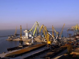 Мариупольский порт с 7 ноября временно уменьшает проходную осадку судов до 7,5 м