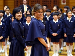 Мелания Трамп надела почти монашеское платье платье на встречу с императором Японии. Фото