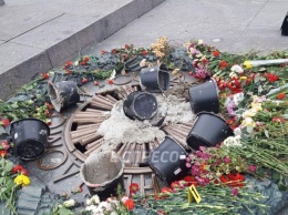 Вандалов, которые осквернили Вечный огонь в Киеве, привлекут к уголовной ответственности