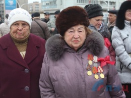 В Луганске митинговали в честь столетия революции (Фото)