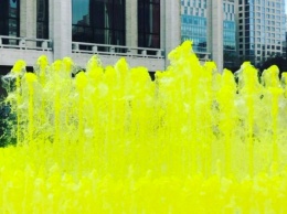 Шутники подсыпали краситель в главный фонтан Нью-Йорка
