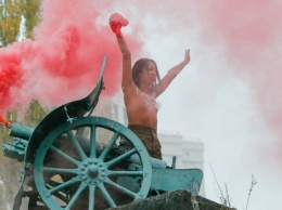 Femen провели очередную эпатажную акцию в Киеве