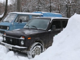 Зимой парковаться на некоторых улицах Чернигова в ночное время будет запрещено