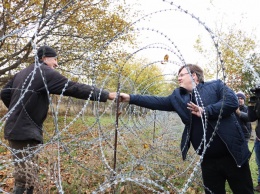 Розенко в Грузии обменялся рукопожатием с "традиционным" дедушкой на границе