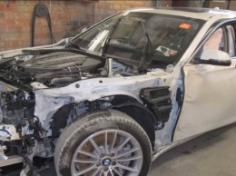 Не бита, не крашена: чудесное восстановление разбитой BMW 7 (видео)