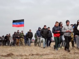 Журналисты рассказали о вербовке молодежи в НВФ на Донбассе, и сколько платят боевикам и "стукачам"