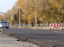 На запорожской Набережной открыли после ремонта полосу магистрали