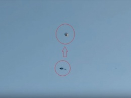 Канадка зафиксировала, как вертолет перехватил НЛО (видео)