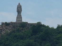 Болгары Крыма осудили осквернение памятника "Алеша"