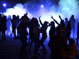 Ученые выяснили, какое количество алкоголя способствует успеху на танцполе дискотеки