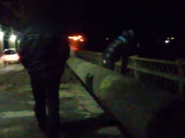 На запорожском мосту спасли парня (Видео)