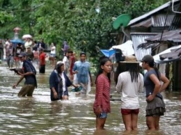 На Филиппины накрыло сильным тропическим штормом: более сотни погибших