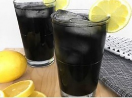 Рецепт черного лимонада: очищающий напиток, который настолько силен, что вам нужно быть внимательным, когда пьете его!