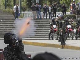 Камни и петарды: в Боливии масштабные протесты закончились столкновениями с полицией