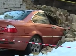 В Киеве между домами обвалилась стена: жертв нет, газа тоже