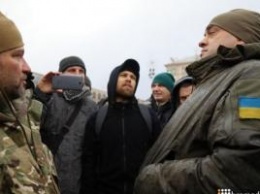В Киеве произошла стычка между советником Порошенко и бойцами "Азова": видео