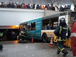 В Москве автобус въехал в толпу людей в переходе! Есть жертвы
