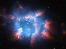 NASA показало фото туманности, похожей на рождественскую звезду