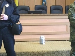 Банка "ртути" снова сорвала аппаратное совещание в Славянске