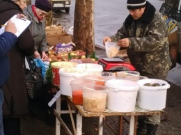 Мэрия провела рейд против стихийной торговли на Привокзальном рынке в Николаеве, - ФОТО