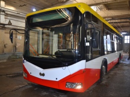 Первый белорусский троллейбус вышел на линию в Одессе: с автономным ходом, кондиционерами и розетками для телефонов