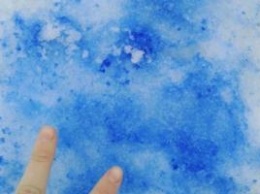 Сюрпризы природы: В Санкт-Петербурге выпал синий снег