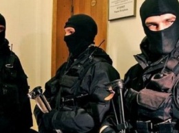 Сотрудники Генпрокуратуры проводят обыск в офисе фирмы высокопоставленных чиновников