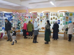 В Сумах открылась Рождественская выставка детского художественного творчества