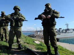 Украинские военные части в Крыму в 2014 году блокировали завезенные люди - свидетель