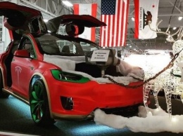 В автомобилях Tesla обнаружился режим Санта-Клауса