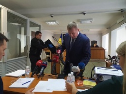 Адвокат Януковича обвинил Сенченко в перерегистрации имущества в Крыму по законам РФ