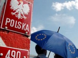 Раскол в ЕС: в Европарламенте одобрили санкции против Польши
