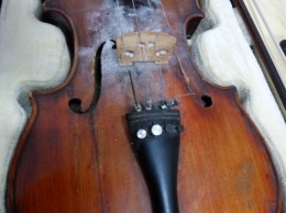 У иностранца конфисковали в запорожском аэропорту раритетную итальянскую скрипку (Фото)