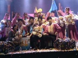Танцоры мелитопольского ансамбля получили грамоту от президента (фото )