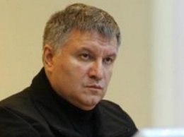 Аваков пригрозил правоохранителям отстранением за участие в "политических играх"