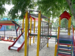 Жителям Херсона предлагают "скидываться" на детские площадки